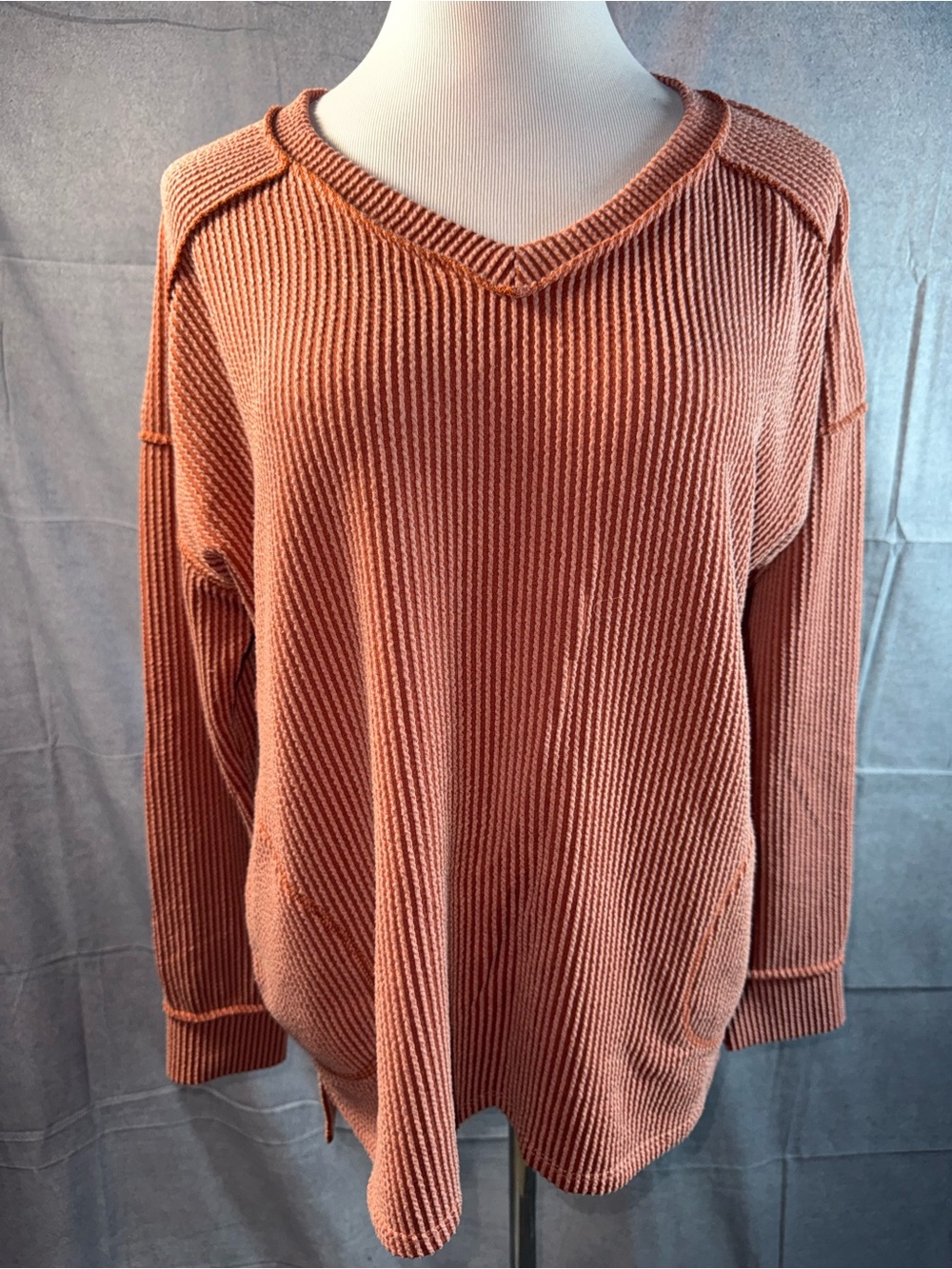 1921-7th Ray V-Neck Ribbed Sweater in Terracotta